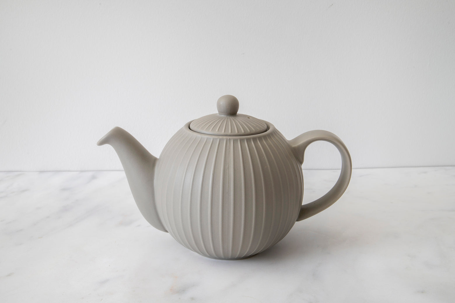 London Pottery Globe Textured Teapot With Strainer 4 Cup Grey