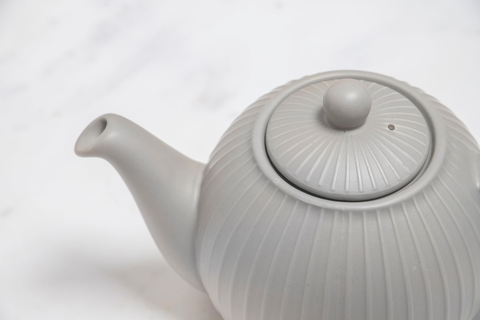 London Pottery Globe Textured Teapot With Strainer 4 Cup Grey