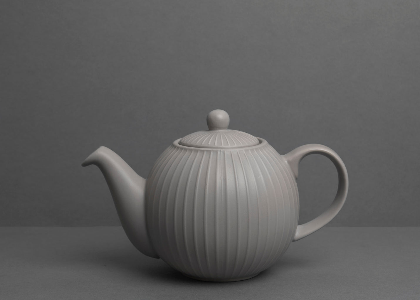 London Pottery Globe Textured Teapot With Strainer 4 Cup Grey