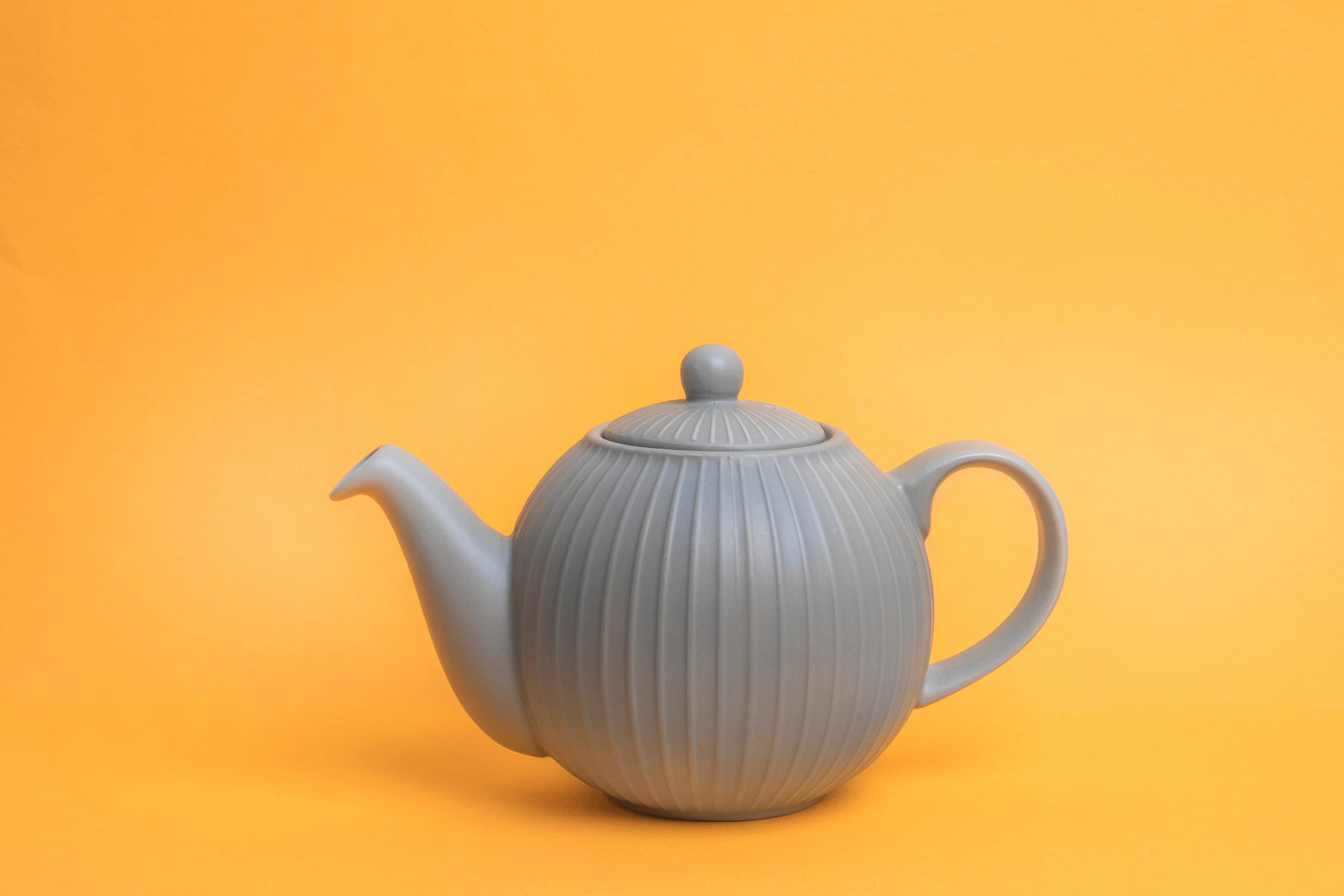 London Pottery Globe Textured Teapot With Strainer 4 Cup Grey