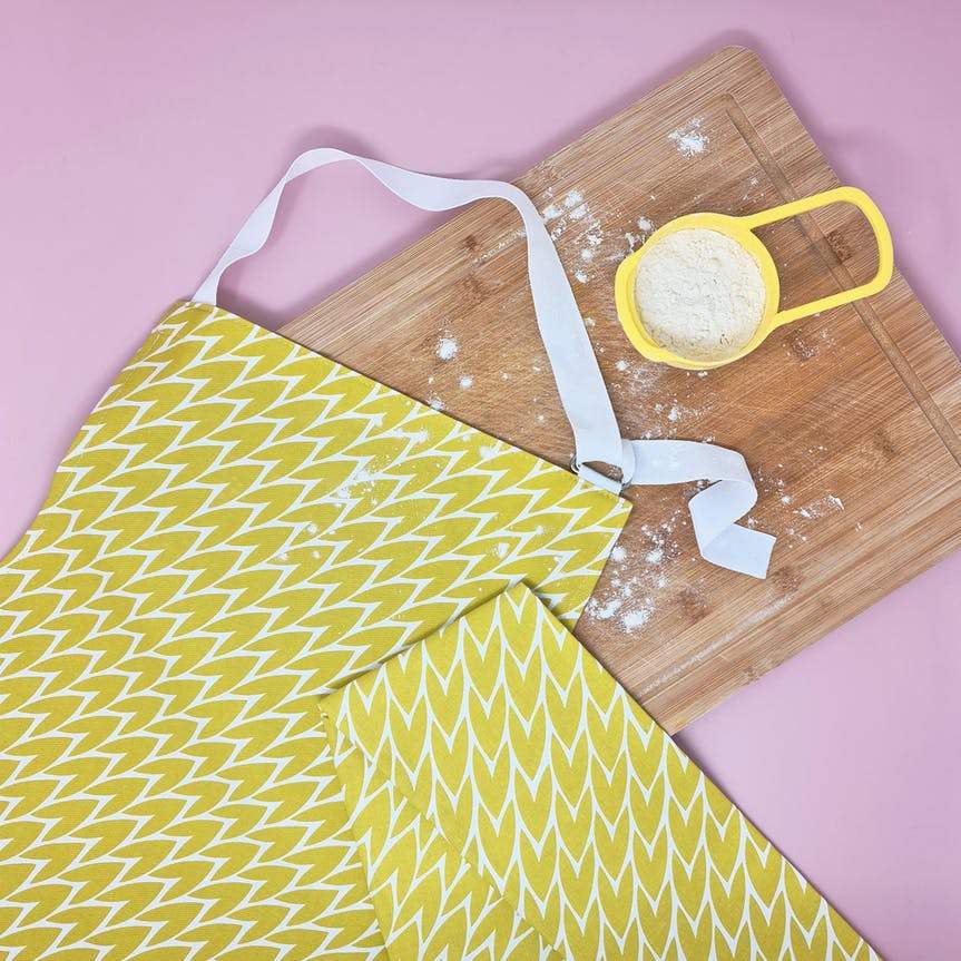 Laura Jackson - Laura Jackson Leaf Yellow Apron - Kitchen Homeware - mzube - LAYE02